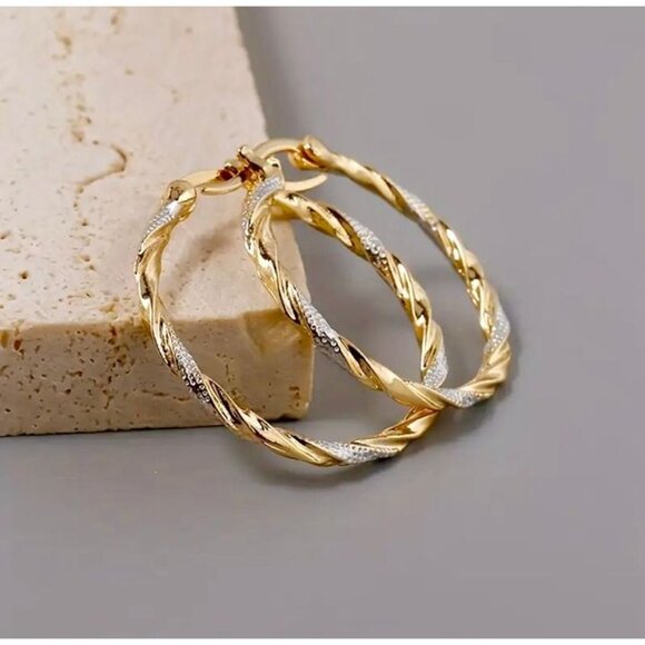 Boho Chic Gold Circle Earrings - Picture 1 of 4